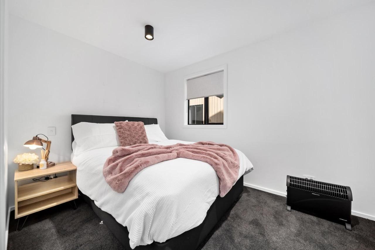 2 Bed 2 Bathroom Brand New Paradise 8 Mins To Cbd Квинстаун Экстерьер фото